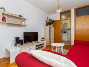 23935501-Ferienwohnung-2--300x225-2