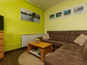 23935602-Ferienwohnung-6--300x225-3