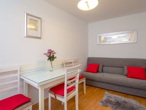 23935610-Ferienwohnung-2--300x225-1