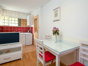 23935610-Ferienwohnung-2--300x225-2