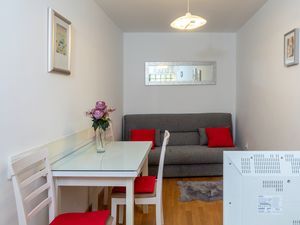 23935610-Ferienwohnung-2--300x225-3