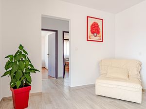 23935619-Ferienwohnung-4--300x225-3