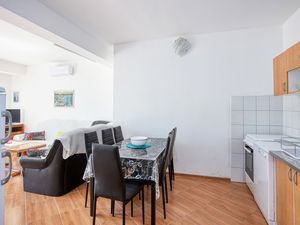 23935655-Ferienwohnung-8--300x225-3