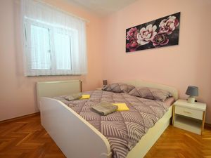 23935788-Ferienwohnung-5--300x225-5