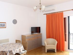 23935844-Ferienwohnung-5--300x225-2