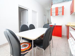 23935855-Ferienwohnung-8--300x225-2