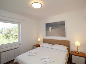 23935873-Ferienwohnung-2--300x225-4