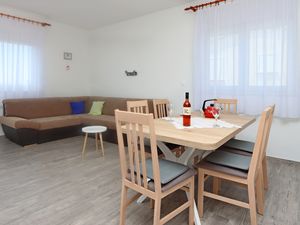 23935888-Ferienwohnung-5--300x225-4