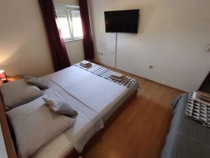 23935894-Ferienwohnung-3--300x225-5