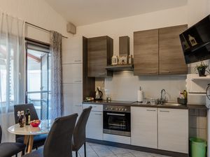 23935921-Ferienwohnung-4--300x225-3