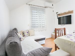 23935925-Ferienwohnung-5--300x225-1