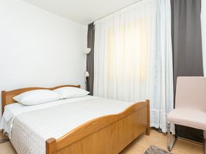 23935926-Ferienwohnung-5--300x225-3