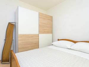 23935926-Ferienwohnung-5--300x225-4