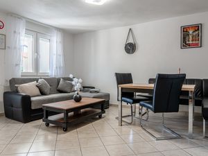 23935950-Ferienwohnung-4--300x225-1