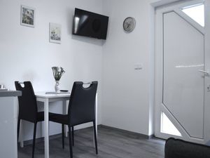 23935958-Ferienwohnung-2--300x225-3