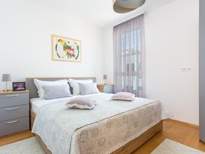 23935962-Ferienwohnung-3--300x225-0