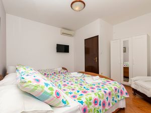 23935999-Ferienwohnung-3--300x225-5