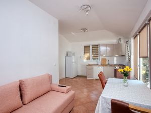 23936051-Ferienwohnung-3--300x225-2