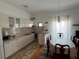 23936088-Ferienwohnung-4--300x225-2