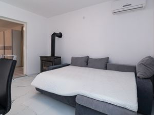 23936090-Ferienwohnung-8--300x225-2