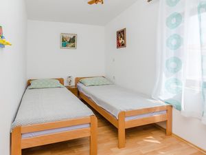 23936171-Ferienwohnung-4--300x225-5