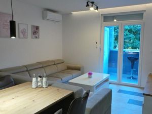 23936359-Ferienwohnung-6--300x225-1