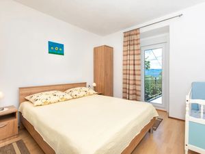 23936411-Ferienwohnung-2--300x225-5