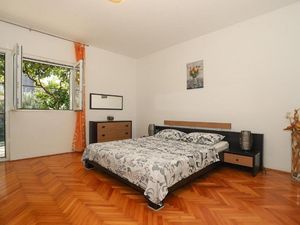 23936437-Ferienwohnung-6--300x225-3