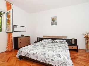 23936437-Ferienwohnung-6--300x225-4