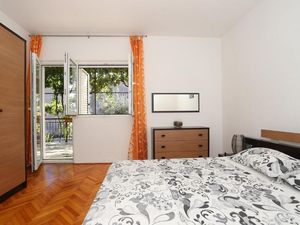 23936437-Ferienwohnung-6--300x225-5