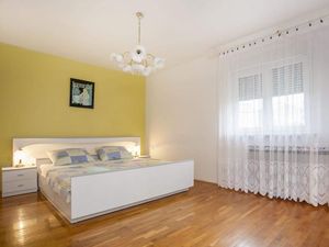 23936466-Ferienwohnung-4--300x225-5