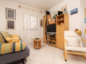 23936563-Ferienwohnung-4--300x225-1