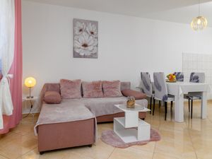 23936575-Ferienwohnung-2--300x225-2