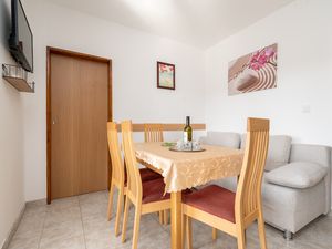 23936622-Ferienwohnung-7--300x225-2