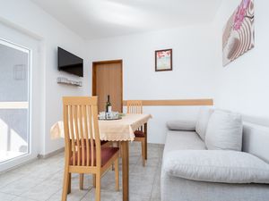 23936622-Ferienwohnung-7--300x225-3