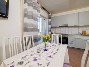 23940371-Ferienwohnung-5--300x225-5