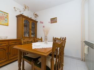 23940393-Ferienwohnung-5--300x225-2