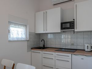 24018238-Ferienwohnung-3--300x225-4