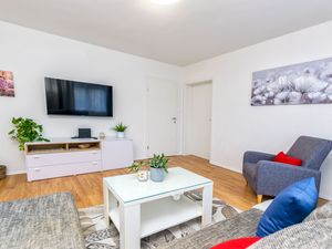 24016791-Ferienwohnung-4--300x225-2