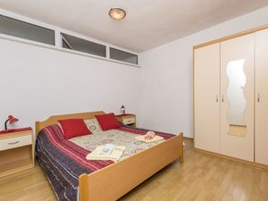 23941081-Ferienwohnung-6--300x225-5