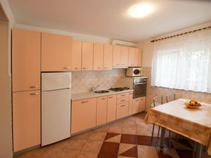 23935446-Ferienwohnung-5--300x225-5