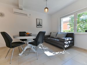 23935948-Ferienwohnung-5--300x225-1