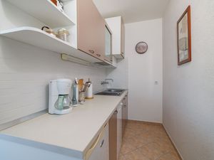 23942315-Ferienwohnung-2--300x225-5