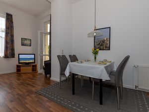 24021571-Ferienwohnung-4--300x225-4