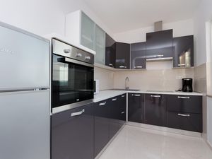 23941746-Ferienwohnung-6--300x225-5