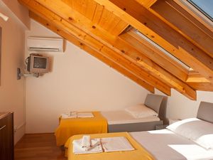 22450623-Ferienwohnung-6--300x225-5