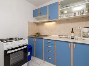 23726277-Ferienwohnung-2--300x225-5