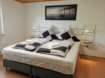 Schlafzimmer 1