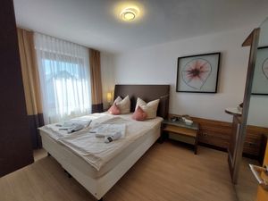 23380476-Ferienwohnung-4--300x225-5