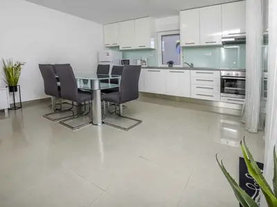 Ferienwohnung für 5 Personen (70 m²) in Otočić Planka 8/10